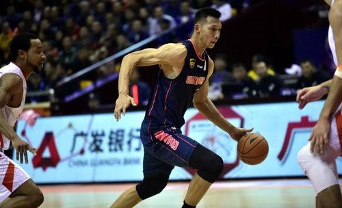 易建联当背景,篮球场上的中国骄傲，引领中国篮球新篇章